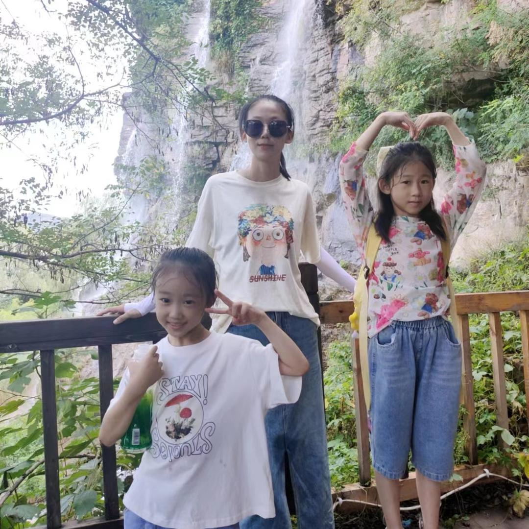 种芹菜的小黑孩