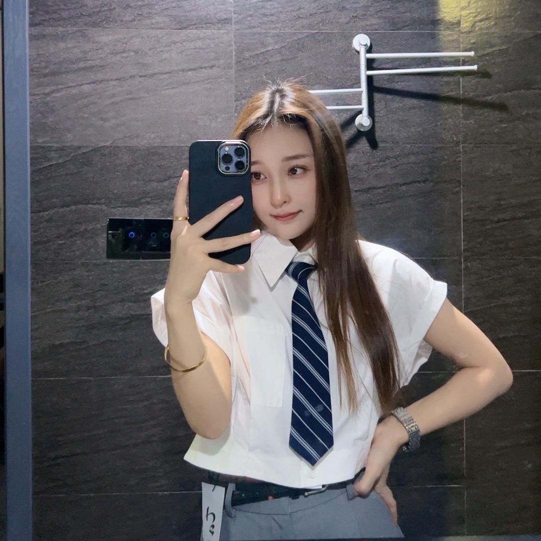 布拉格（银银穿搭）