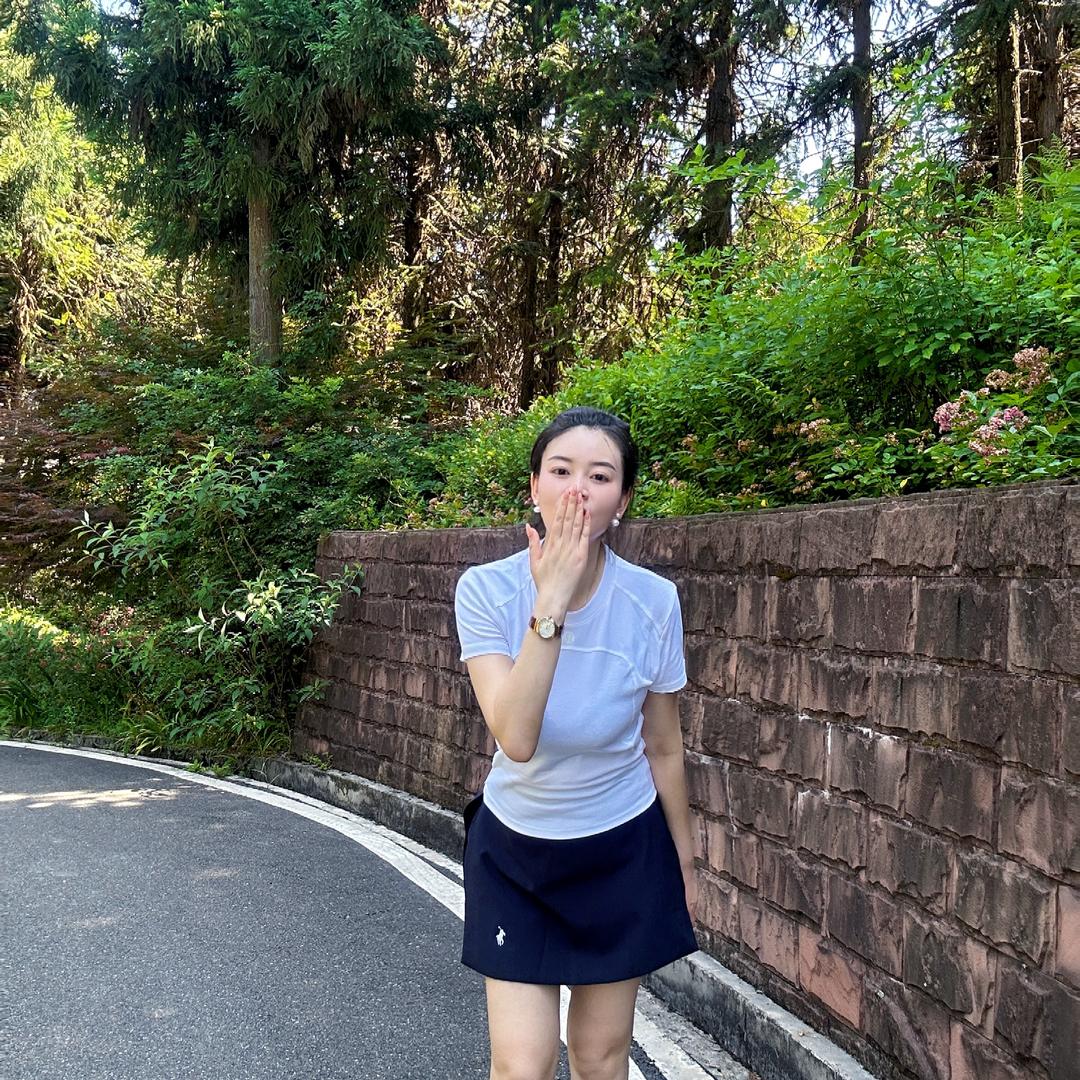 大眼睛很爱吃