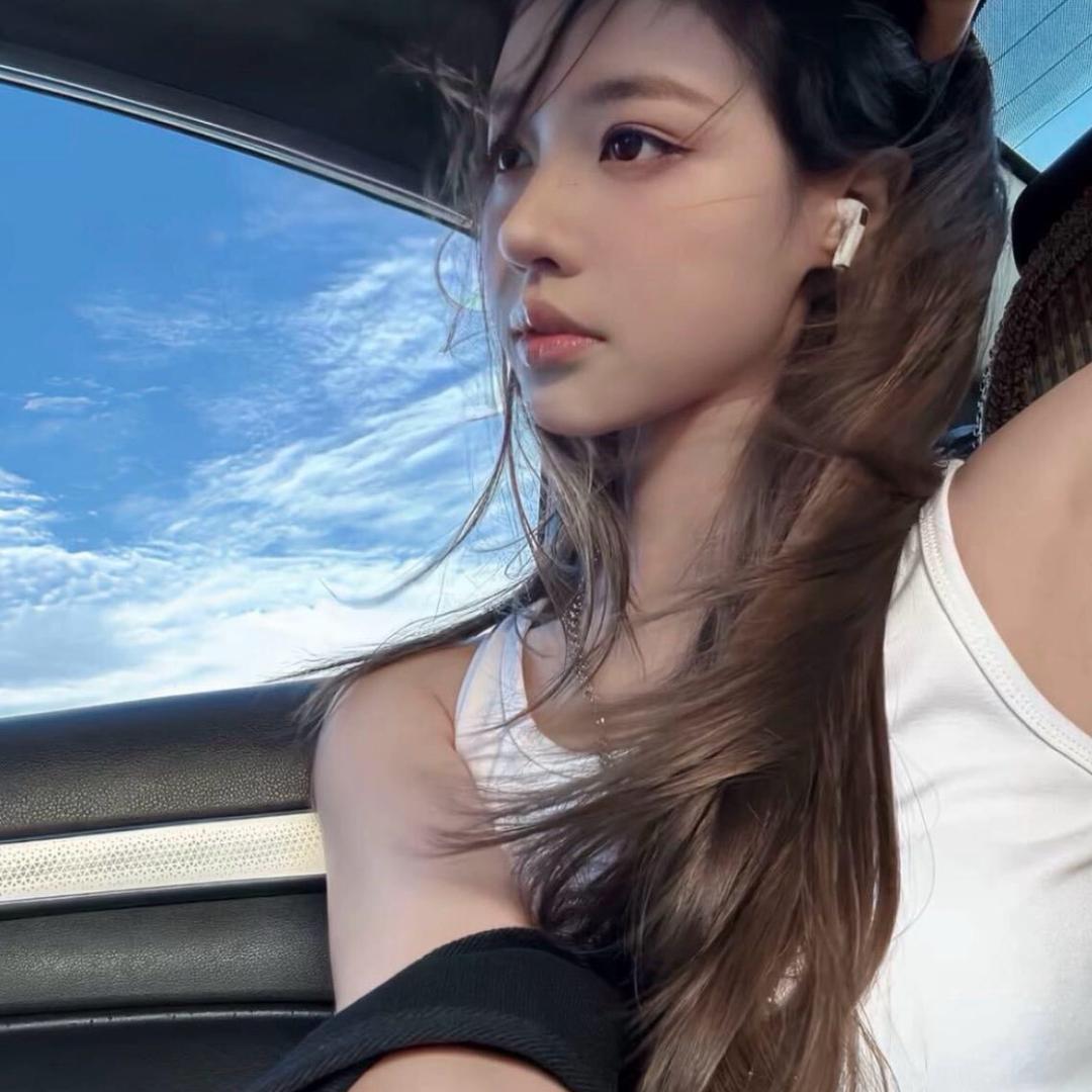 小静.