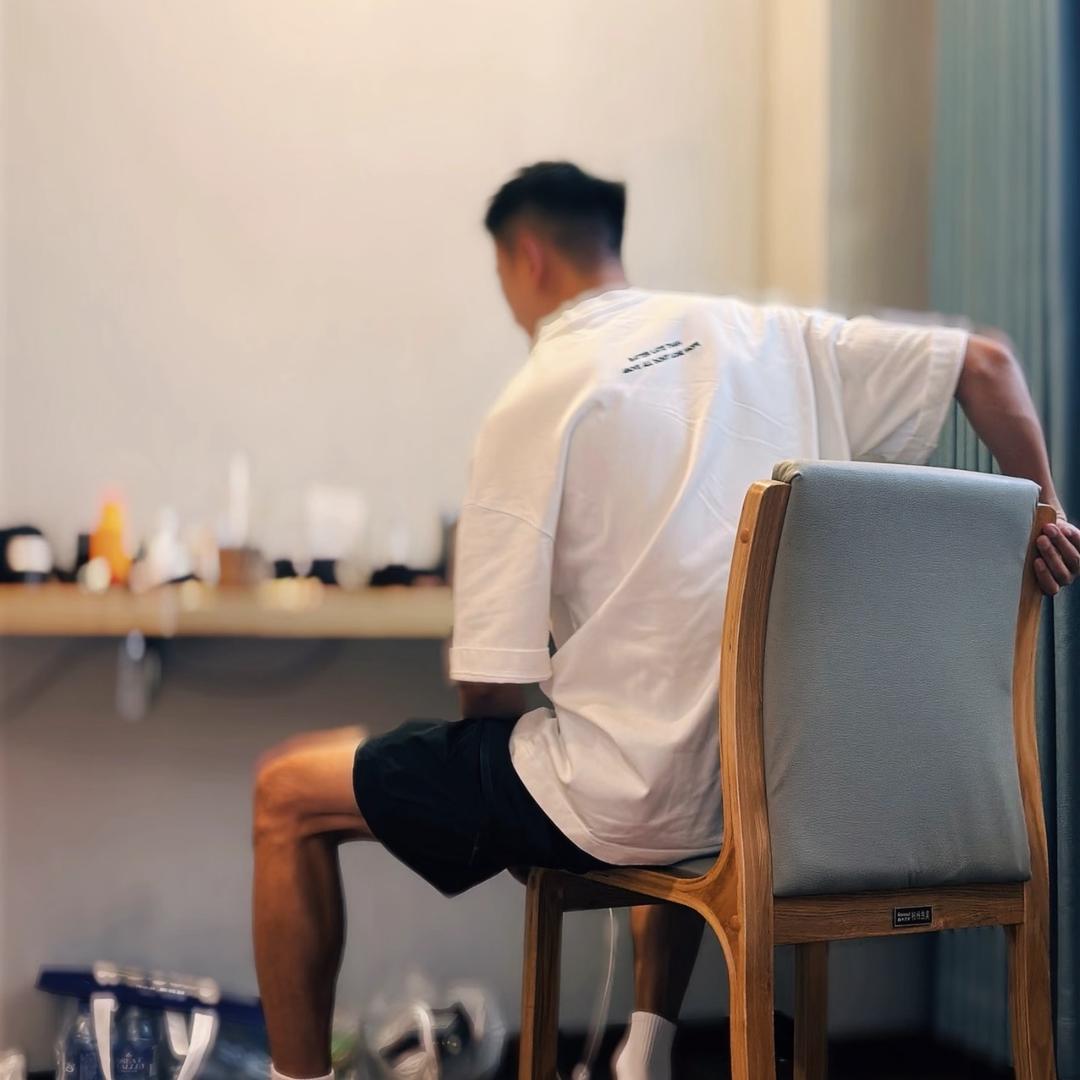 苏昊.