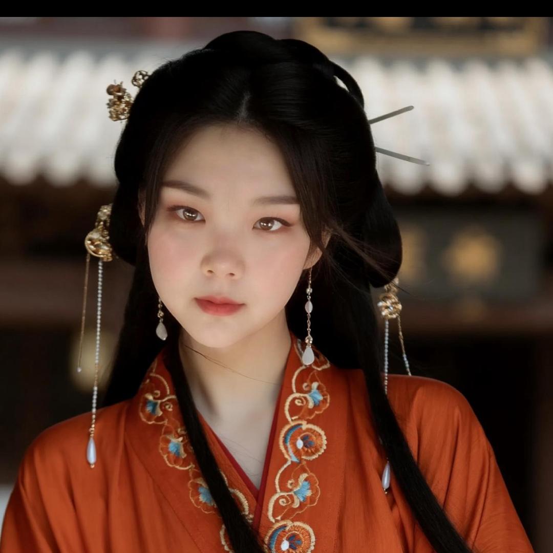 鸢墨儿缠花