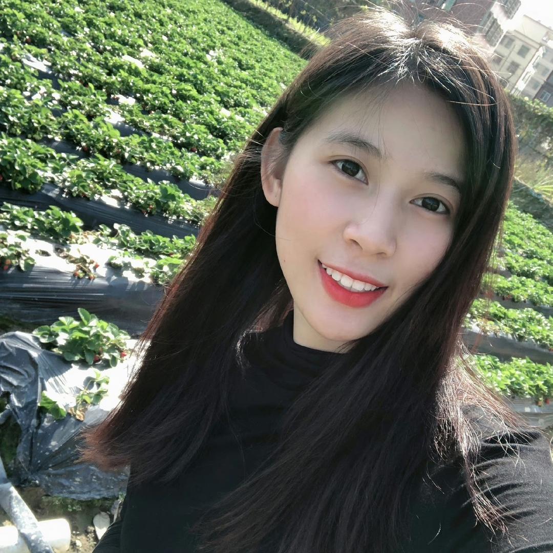 背心小姐姐