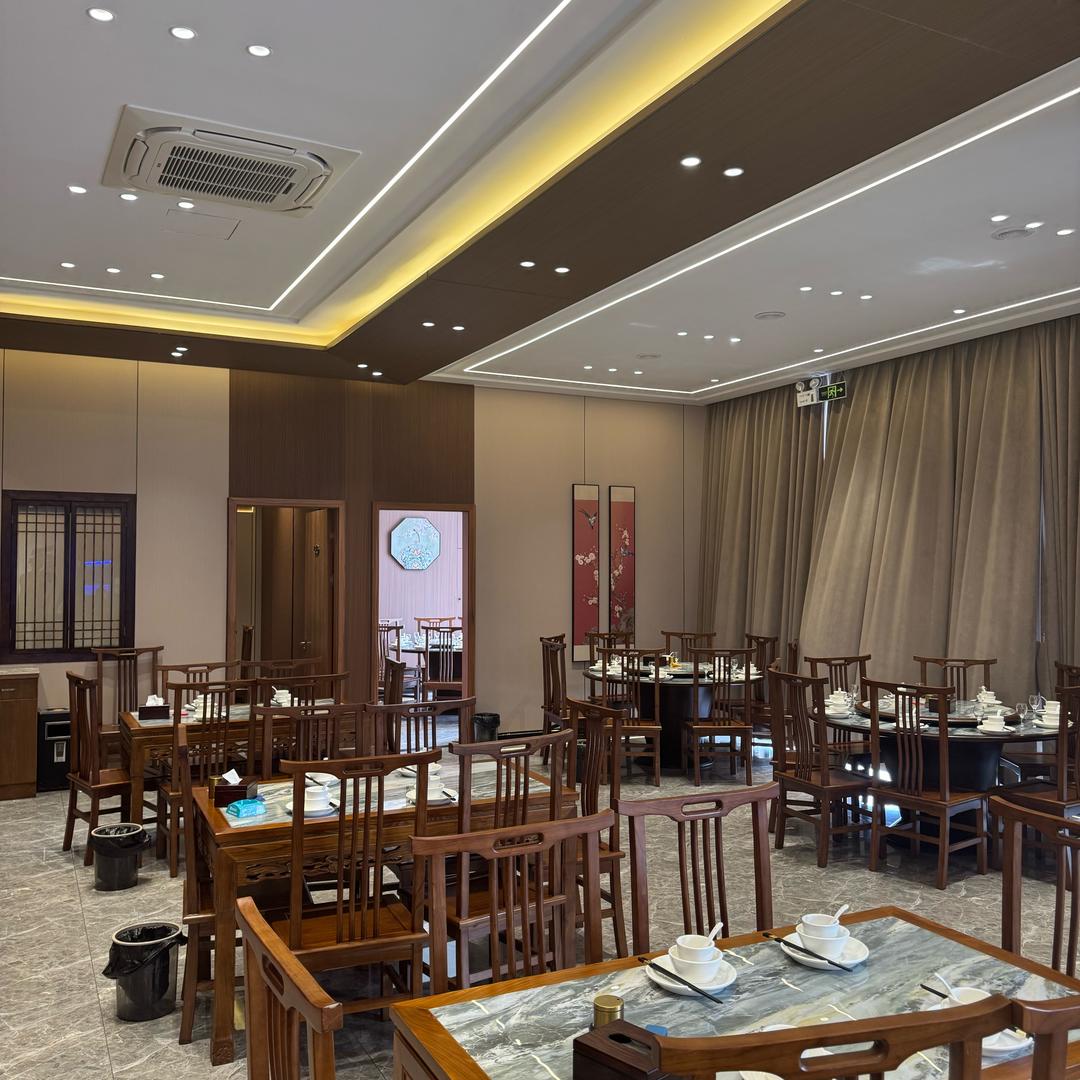 品三鲜饭店沈海东