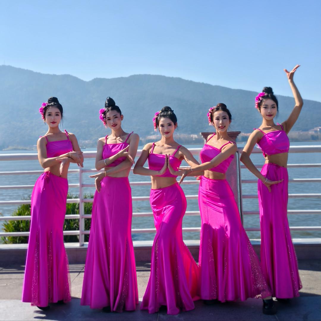 傣族人家勐珑沙艺术团