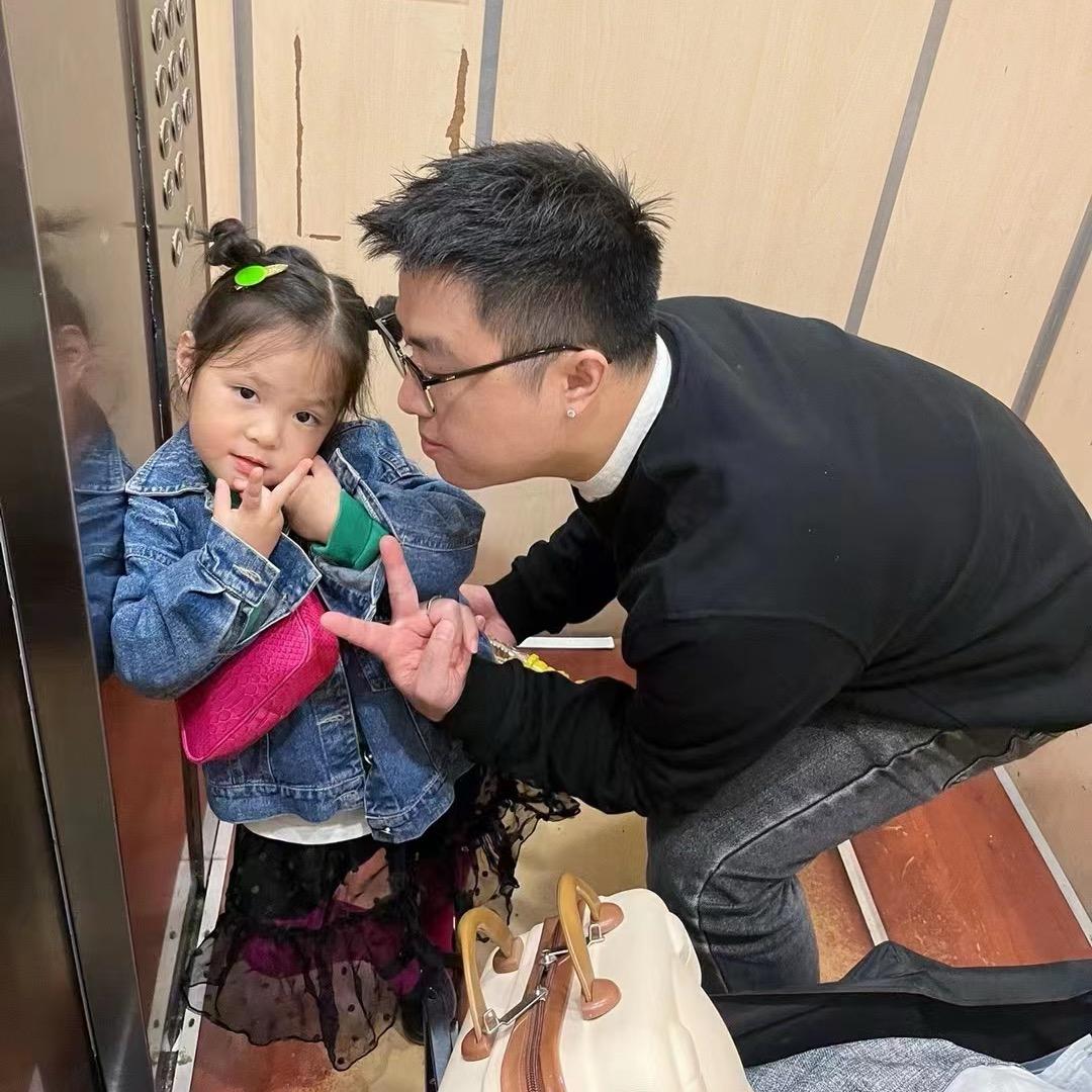 鞋王胡胖、秀秀