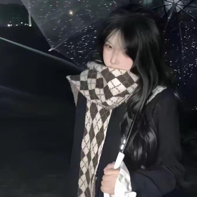 萌萌爱喝苹果汁