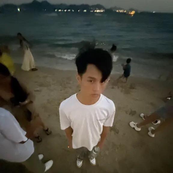 （@）