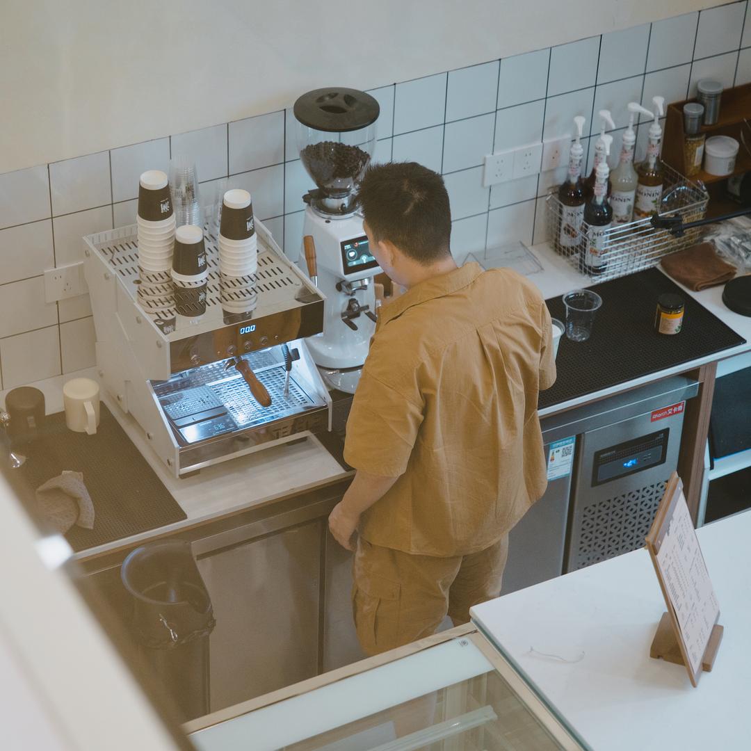 正确先生男士理发馆 澜coffee