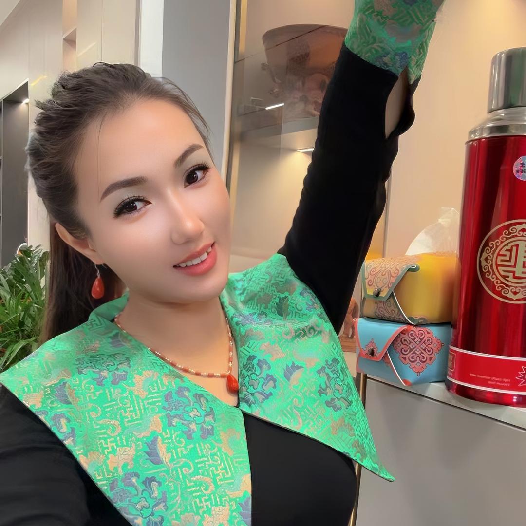 辣妈传奇全品类蒙古族服饰店