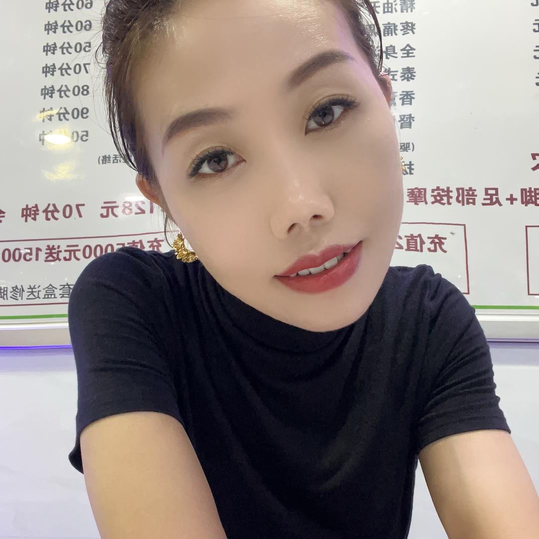 金足堂店长雅丽