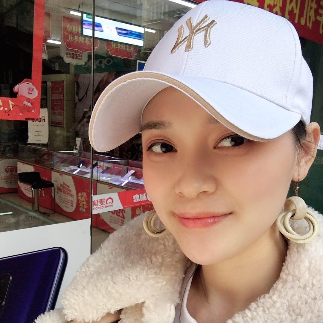 毛伟伟（姐妹穿搭在橱窗）