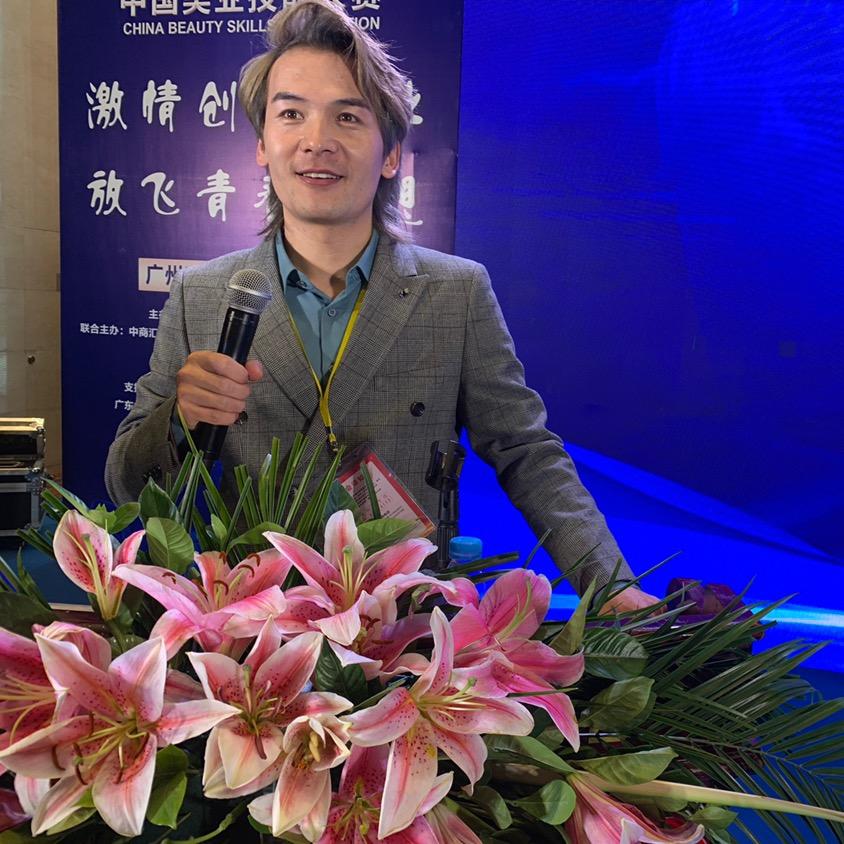 西宁市渼树减龄烫染设计杨潇