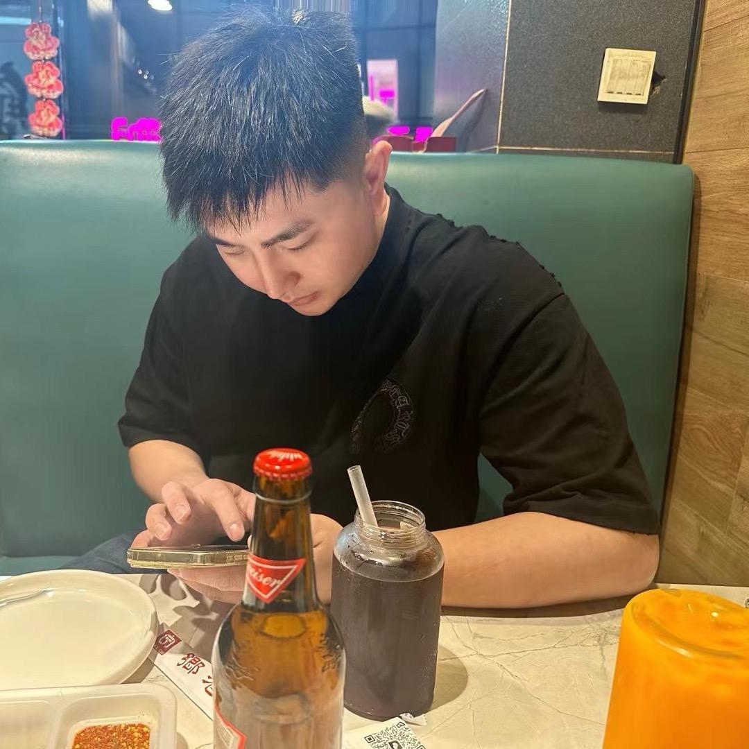 李英博