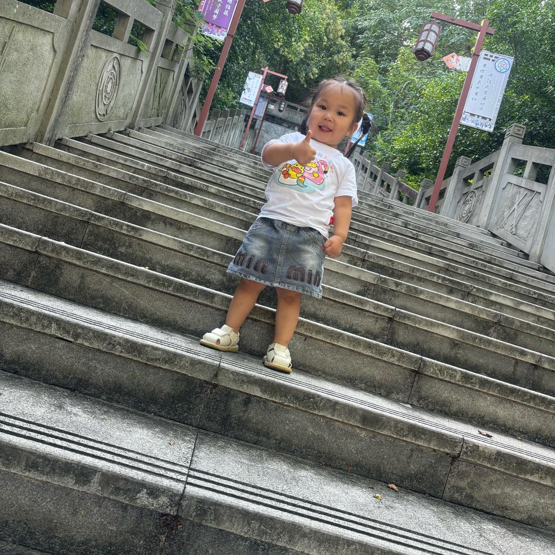 小王(加油)三个娃