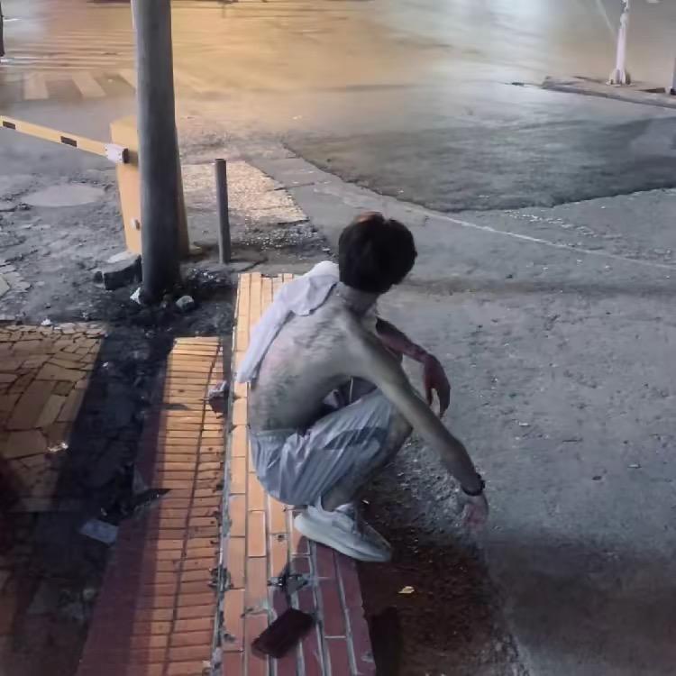海 岸 线