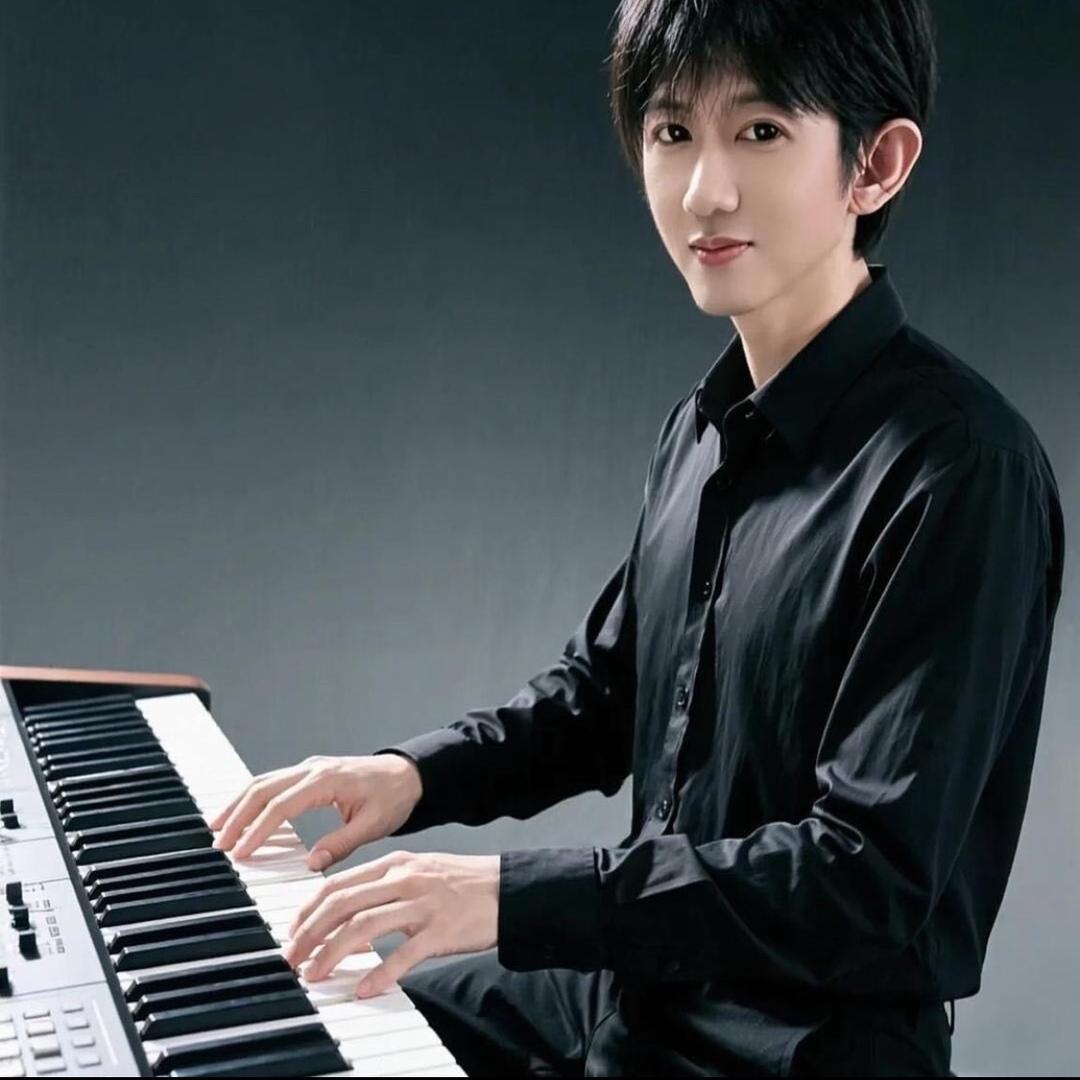 楠楠钢琴电子琴