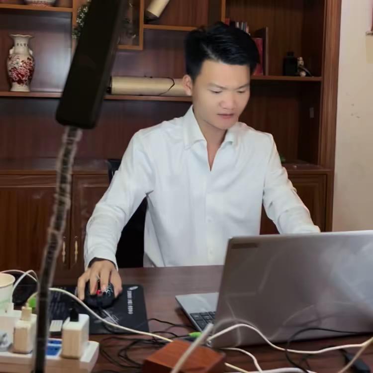 小陈•（大陈的弟弟）