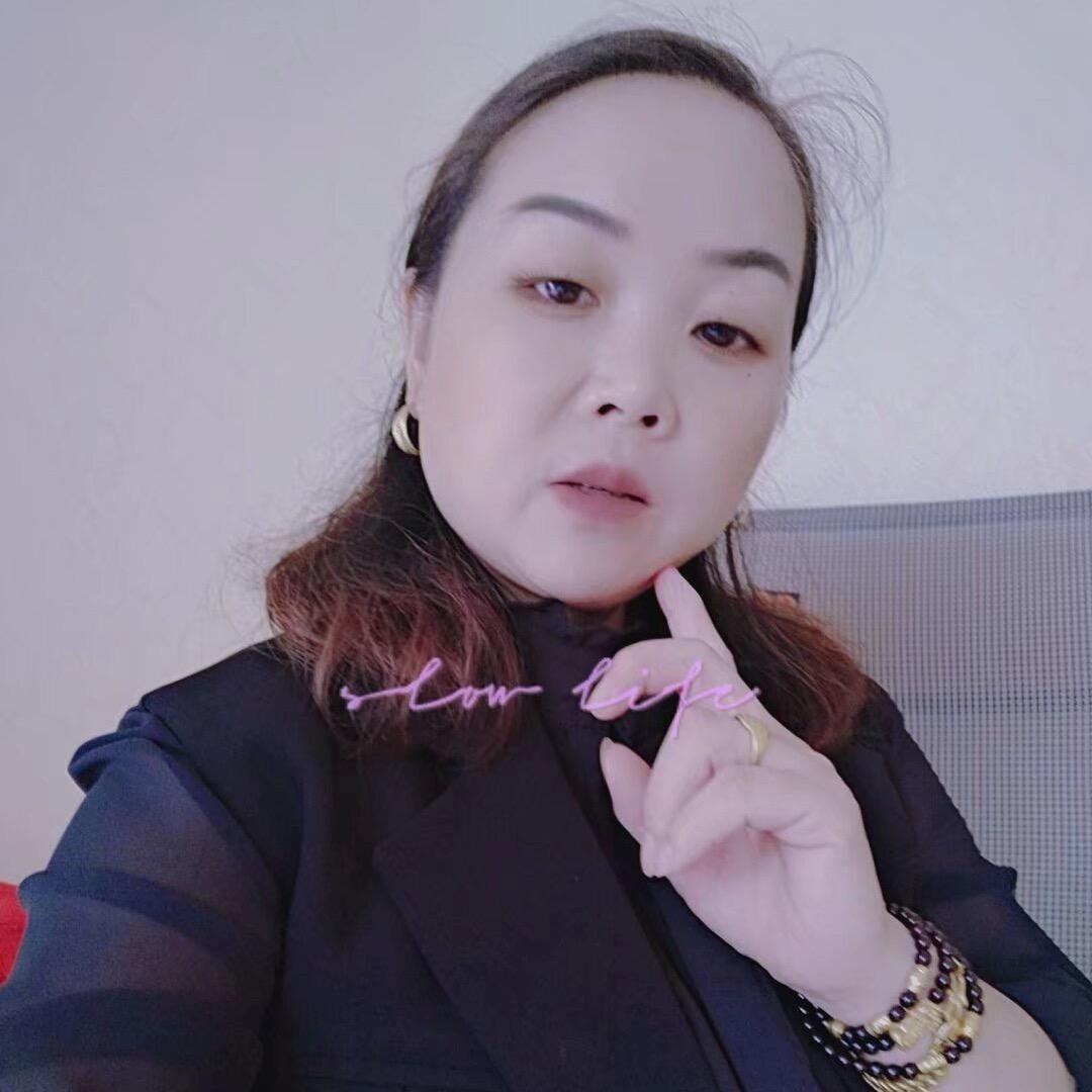 蓝蓝的天空。