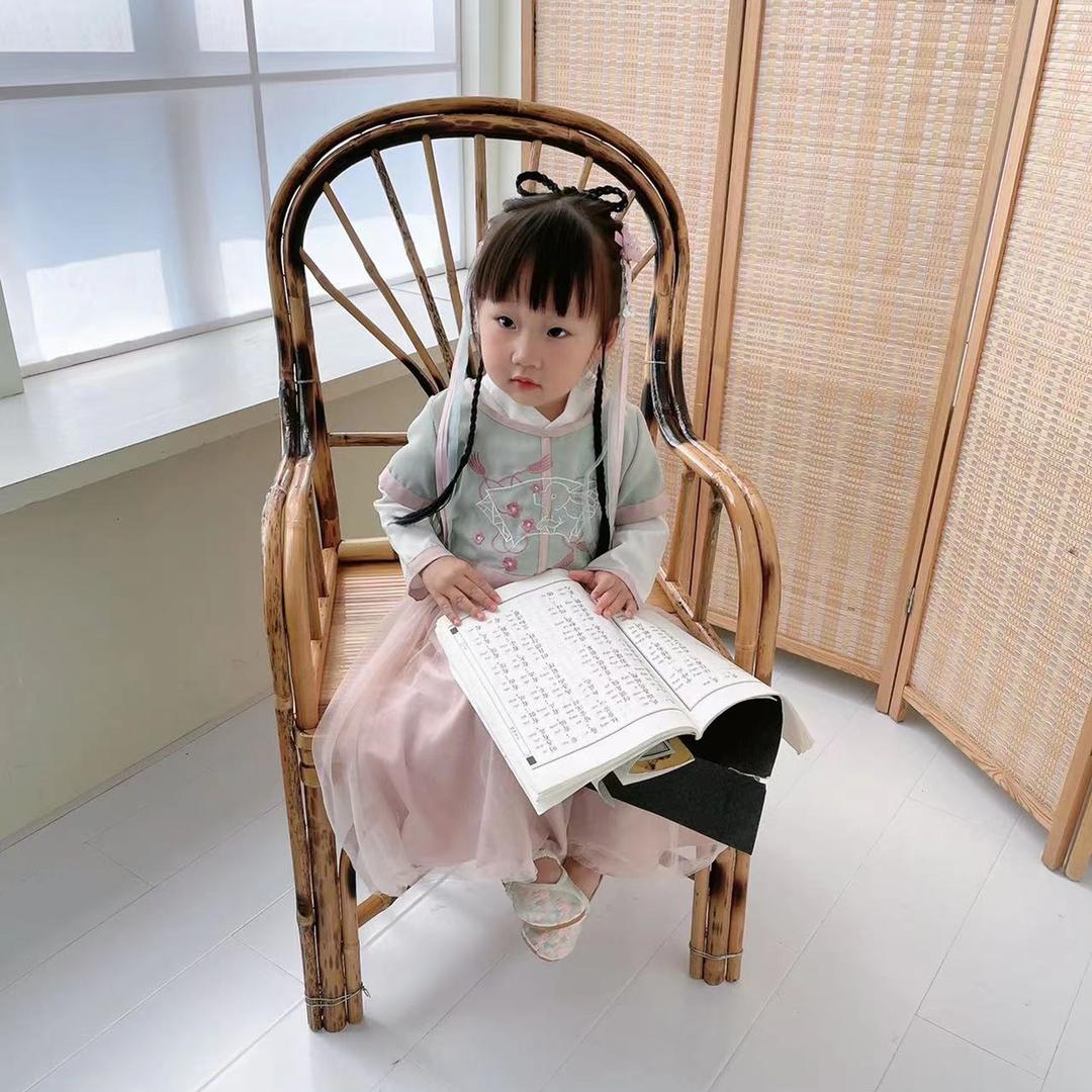 潼.
