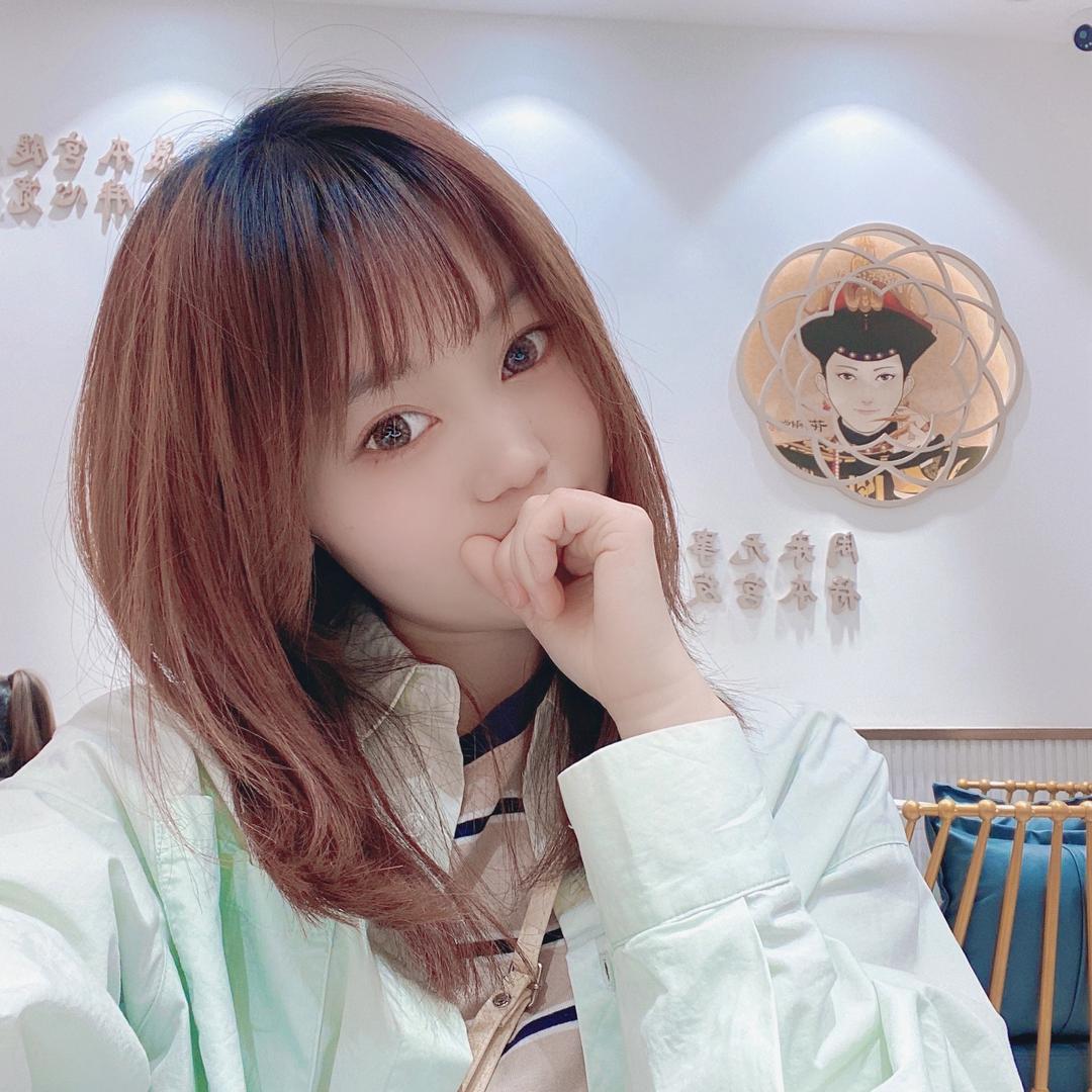 小狗在摇尾巴
