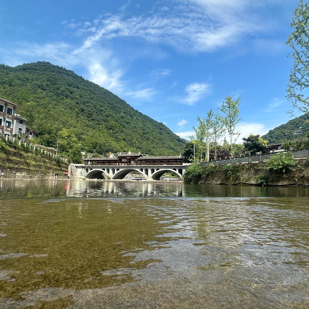 亚丁湾