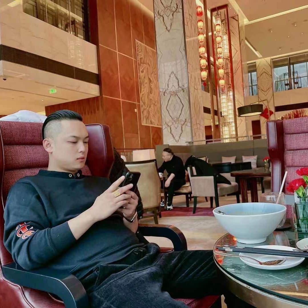 不吃香菜的仇先生、