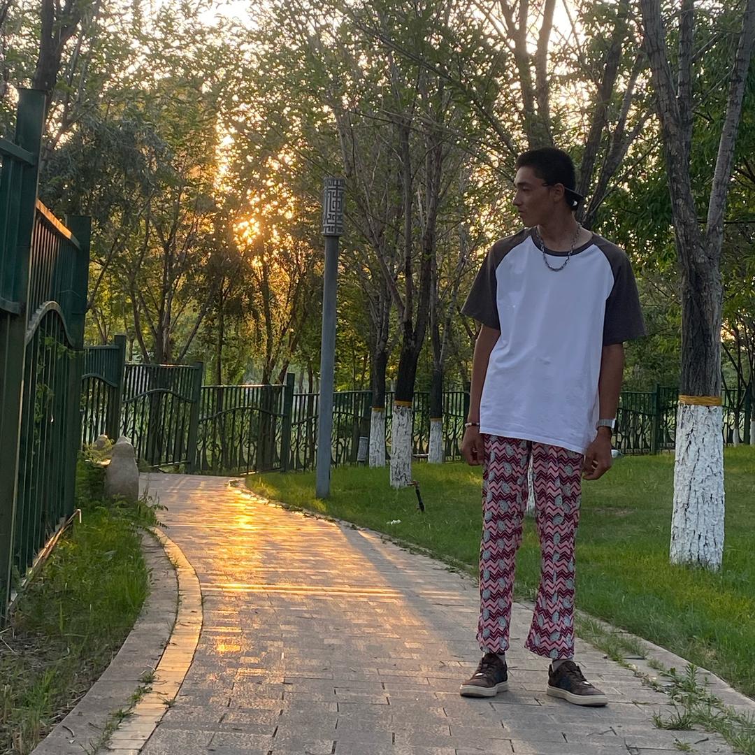 🌘爱情不是B红茶再来一瓶  再也不出来