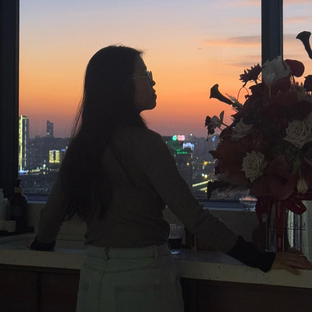 缇着灯笼的萦火虫