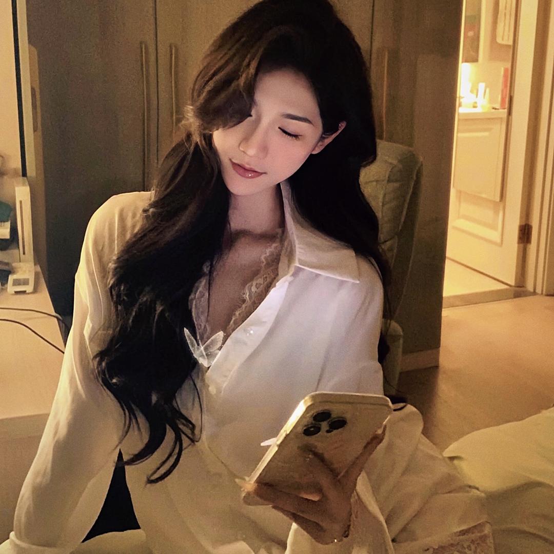 性感大母蟑螂手欠爱抽臭男人又翘又挺嫩臀