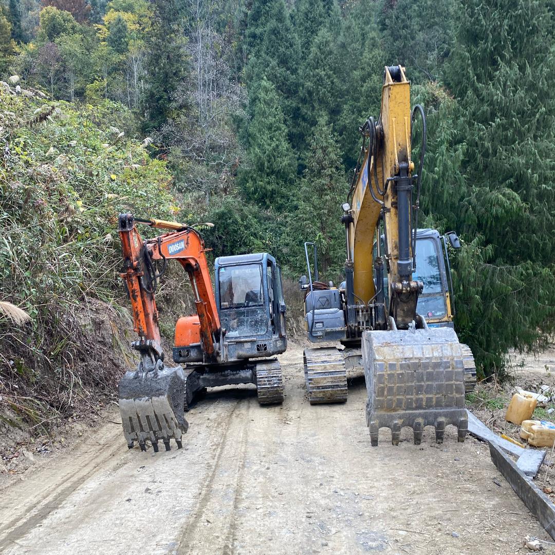 挖机小邹（挖机出租）