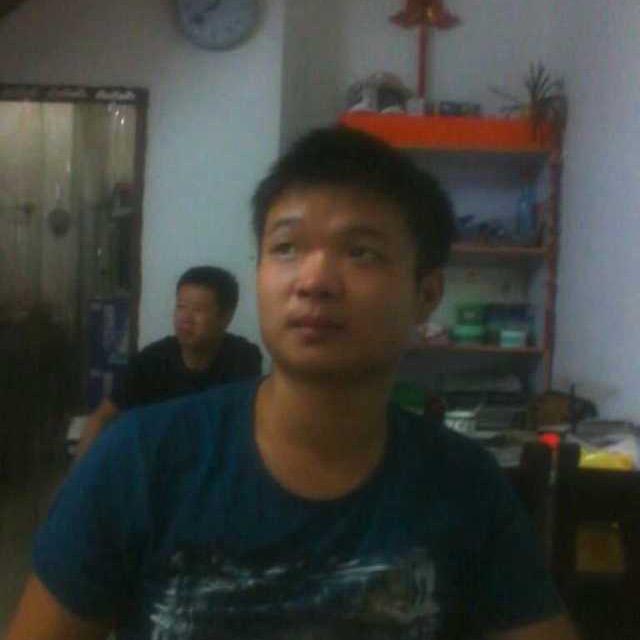 独眼包王勇闯地摊