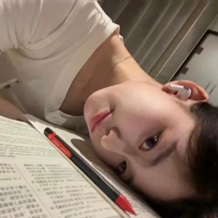 椰椰^