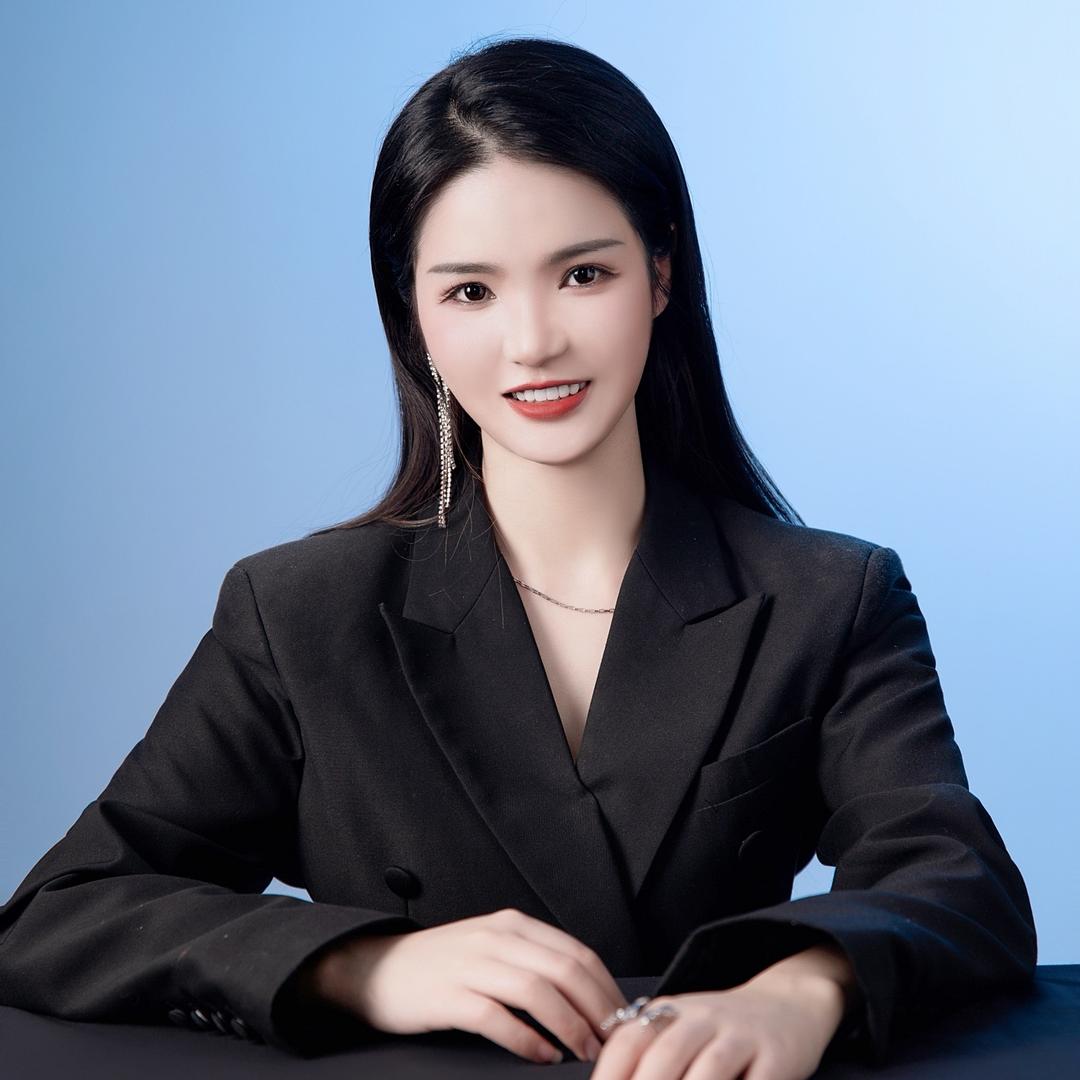 教化妆的双双