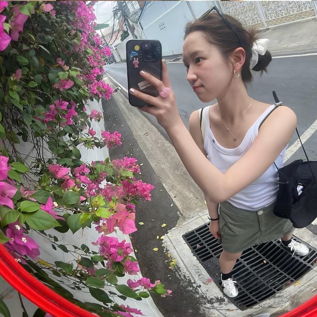 扑王嘉尔怀里
