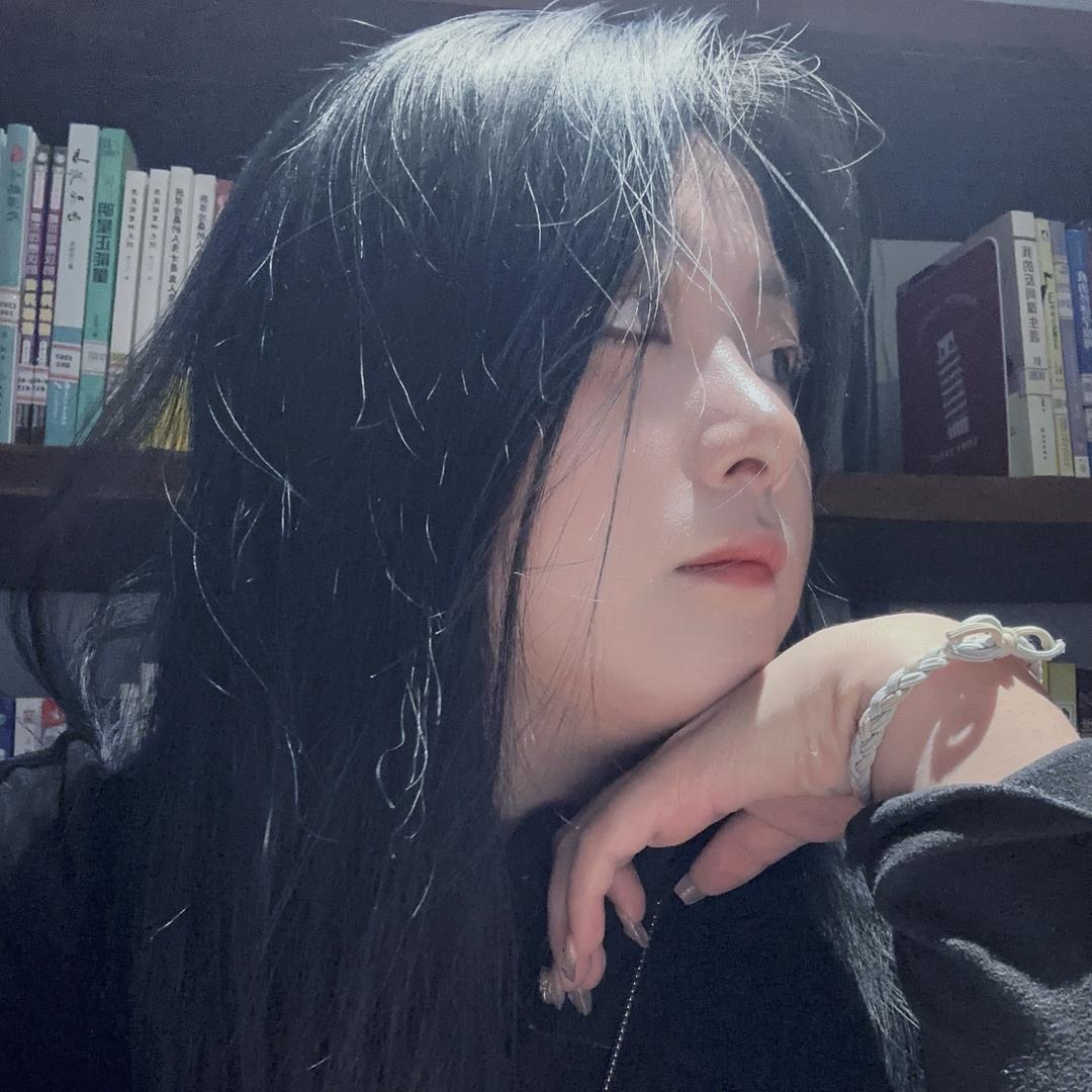 带美瞳的美彤老师👀