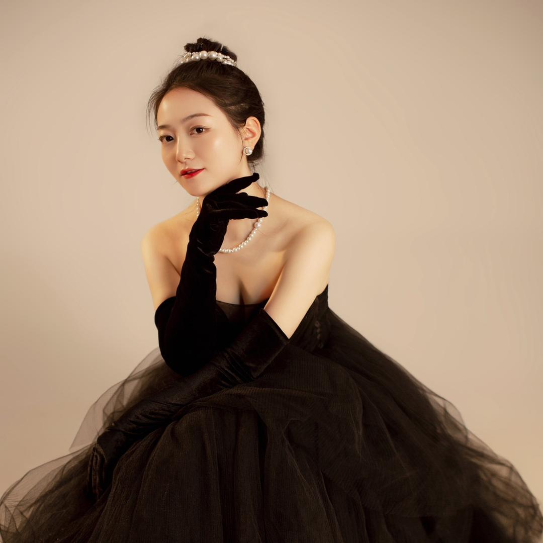 随便三两斤的何总