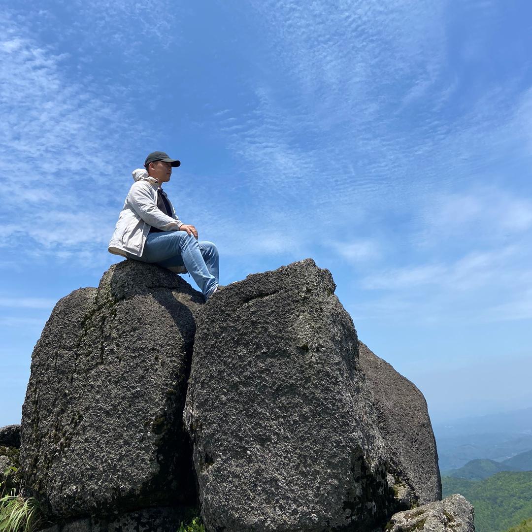 见山居. 徐强