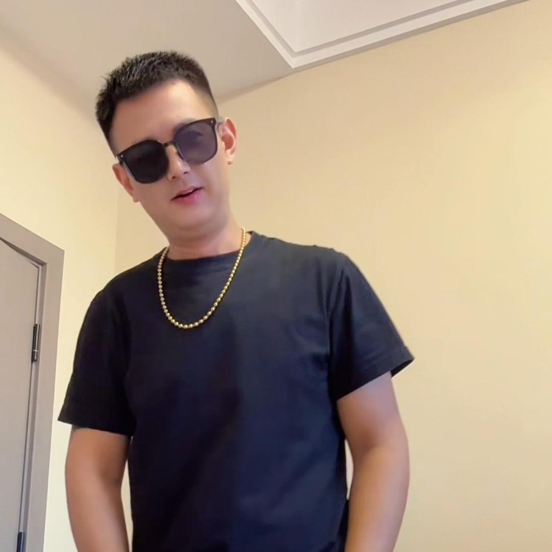 大男人🧍‍♂️＜朋友圈＞