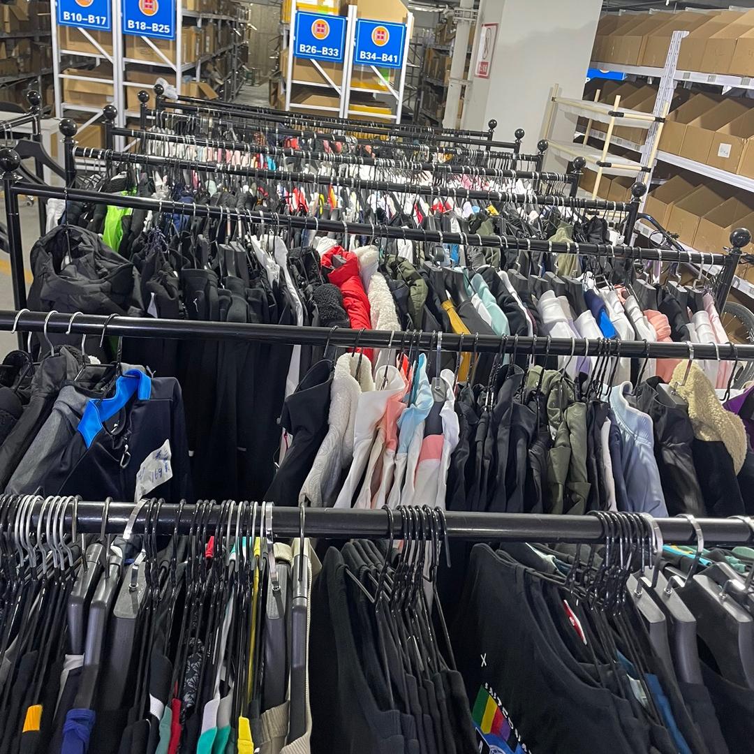 卓韵运动鞋服专营店多品