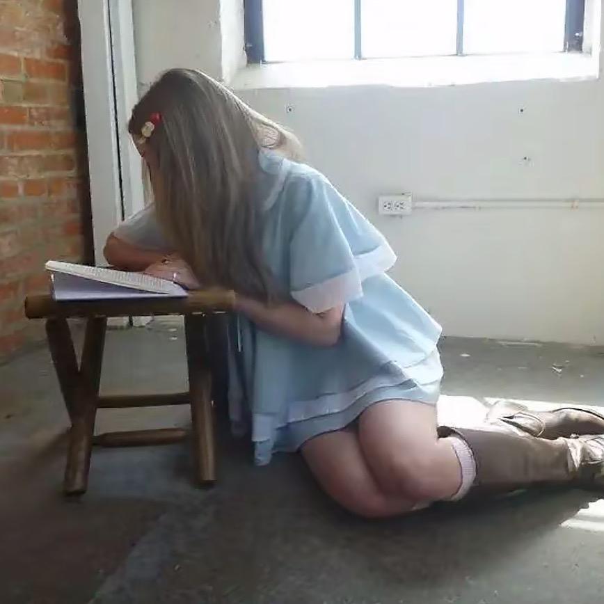 别走…你还欠我两袋鸡饲料…