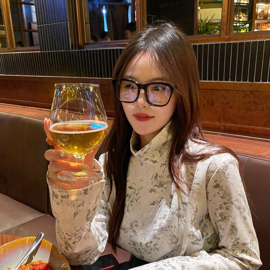 爱笑的小张同学璟服装店