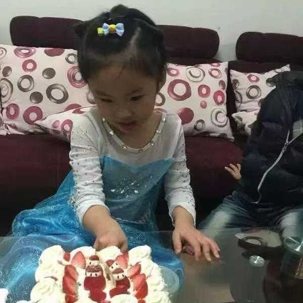 爱吃草莓的小咪