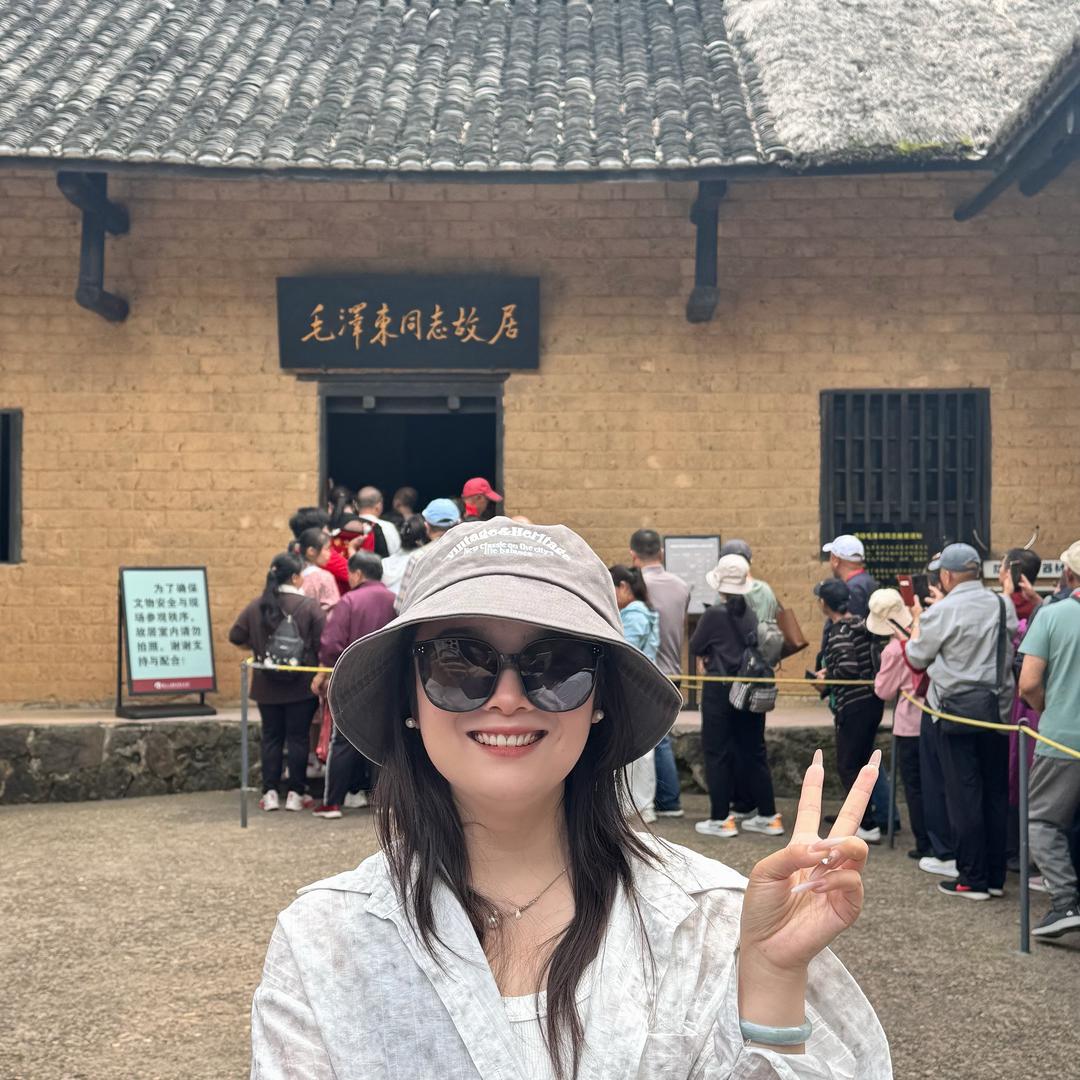 红色旅游讲解接待小贝