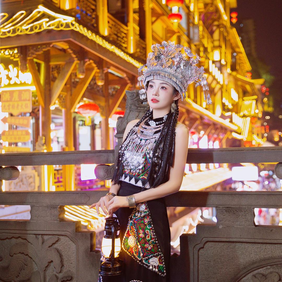 可爱的足球体彩店长