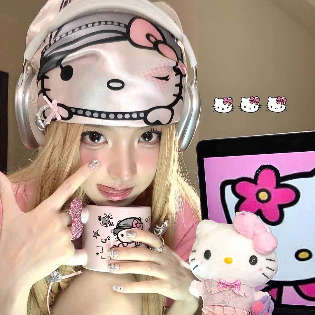 Hello Kitty ≽^•༚•🎀≼