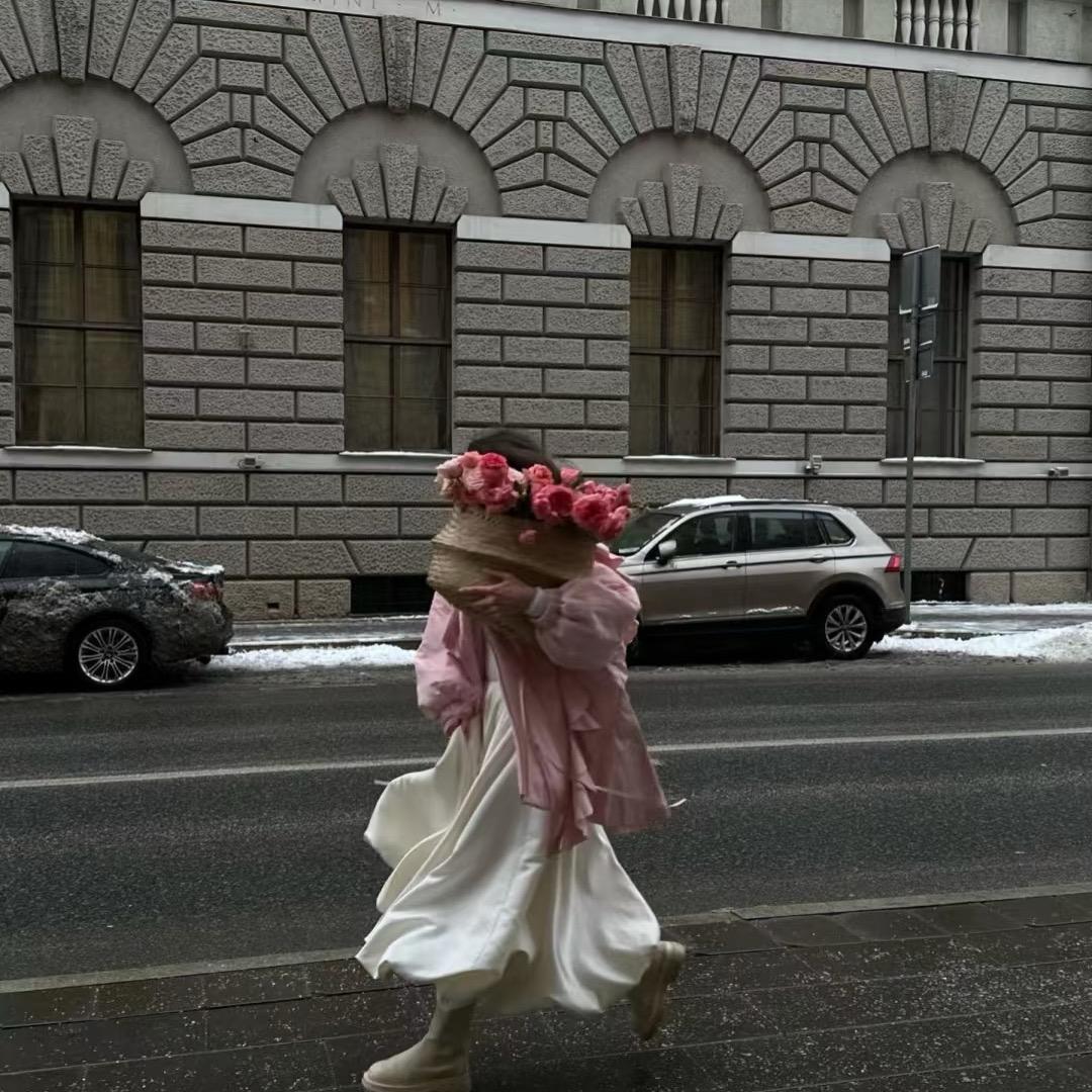 爱吃香菜.