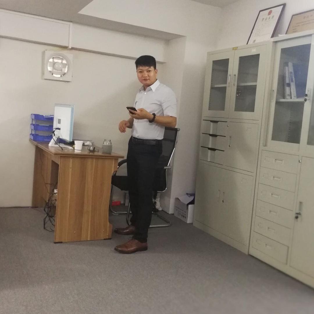 小郑同志