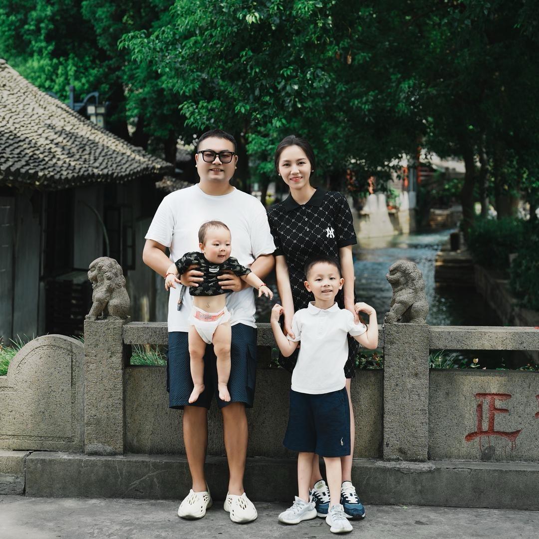 热爱生活的Family。