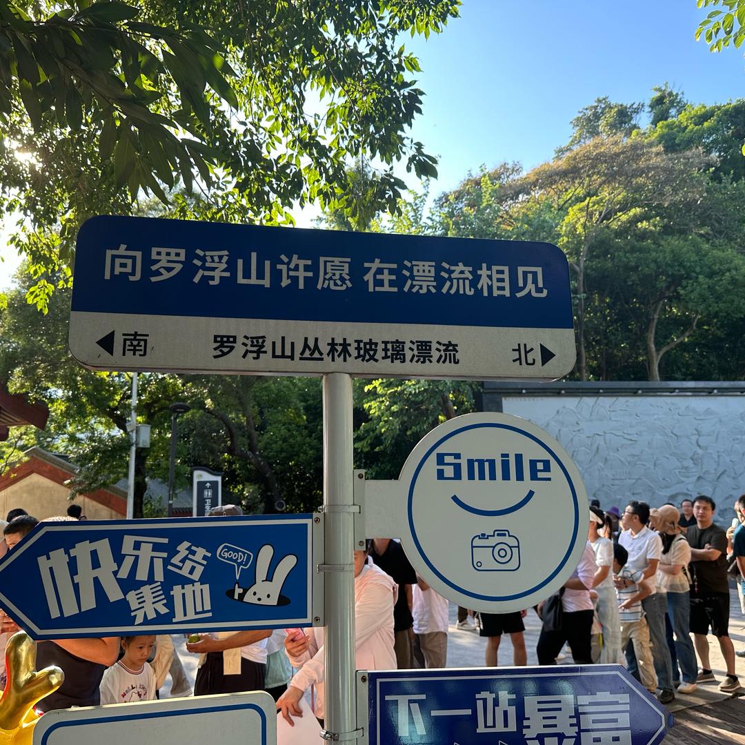 牵着米莱左手